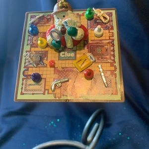 Vintage 1995 Santa inside CLUE Game